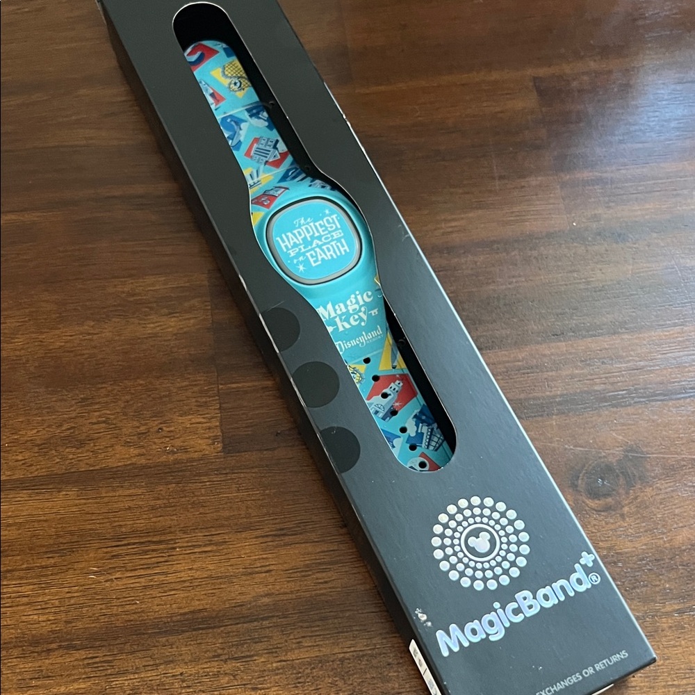 Disneyland Magic Key Exclusive MagicBand (New) Happiest Place On Earth